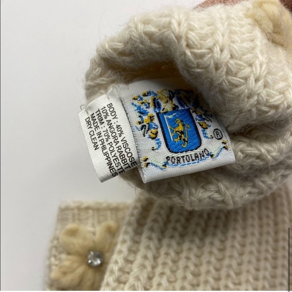 Portolano Flower Crochet Fingerless Gloves - Picture 5 of 5